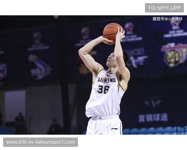 年轻后卫比赛前夜加练防守技术，第二天取得净胜贡献