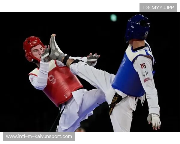 跆拳道选手连中重击,KO对手震撼全场 跆拳道选手连中重击,KO对手震撼全场