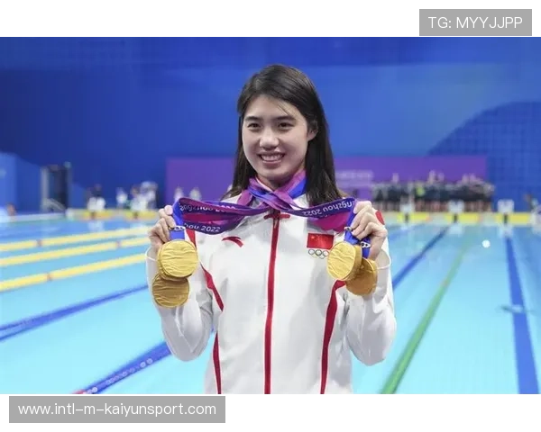 再登高峰，张雨霏开启新篇章，张雨霏登上领奖台