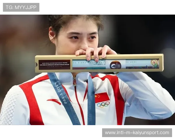 再登高峰，张雨霏开启新篇章，张雨霏登上领奖台